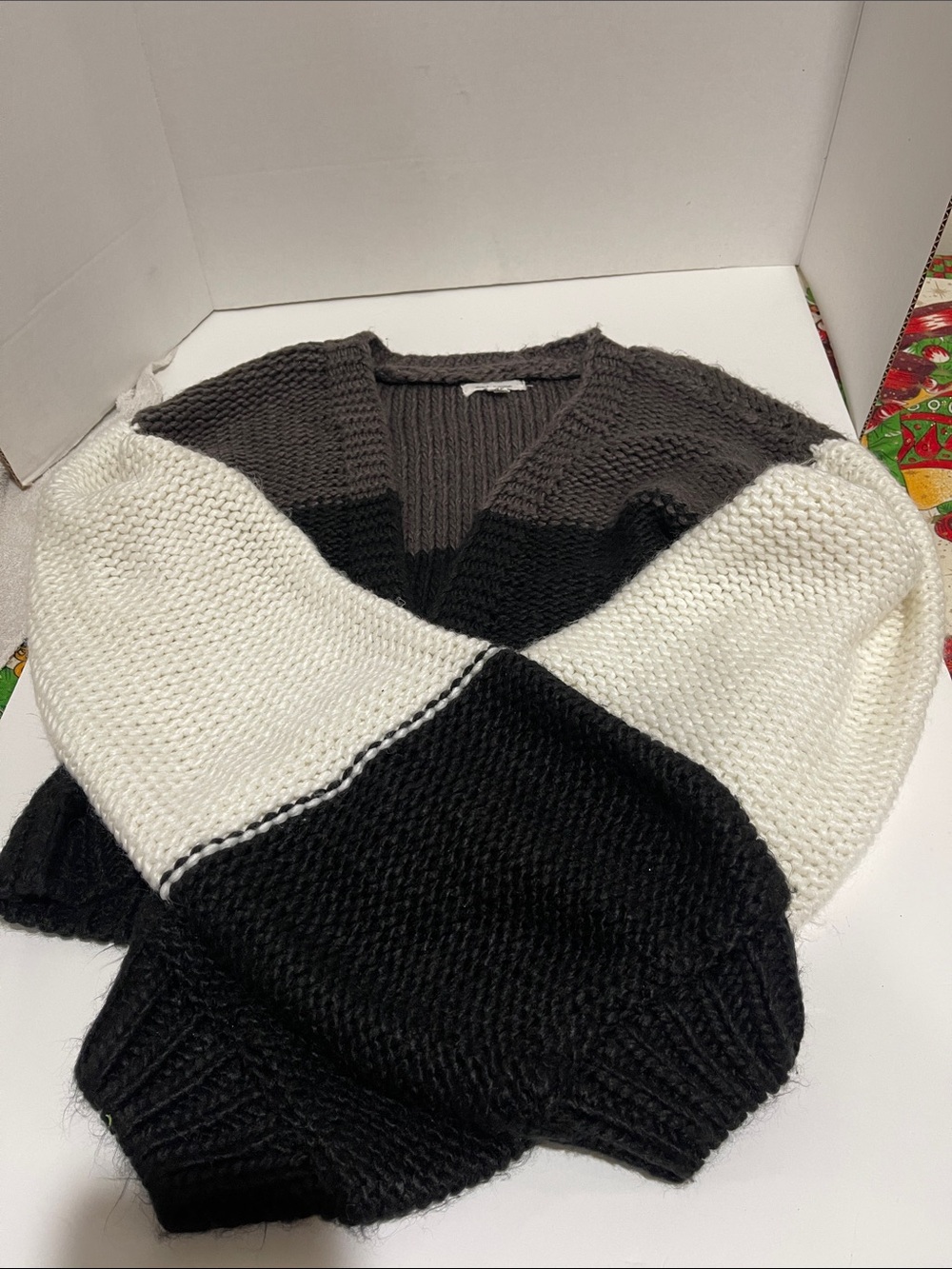 Colorblock V-Neck Sweater in Black, White & Gray